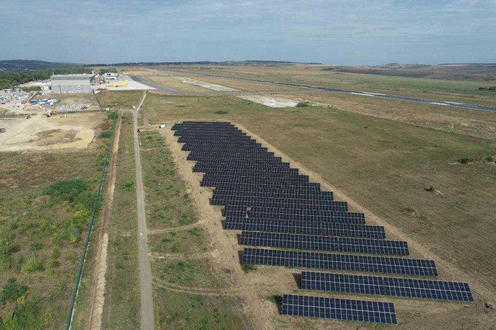 parc fotovoltaic Terminal T4 Aeroport International Iasi (1)